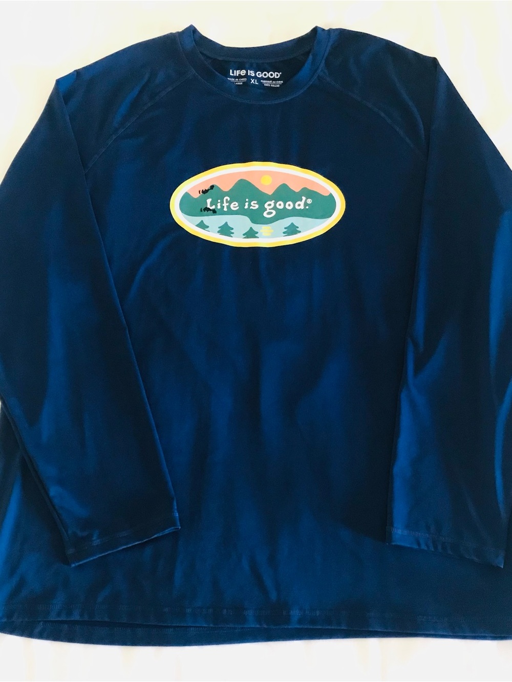 Life Is Good Navy Blue Long Sleeve Tee with Multicolor Oval Patch Men’s XL